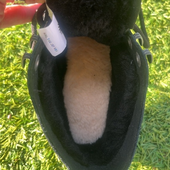 NWT UGG Bethany Boots - Picture 5 of 7